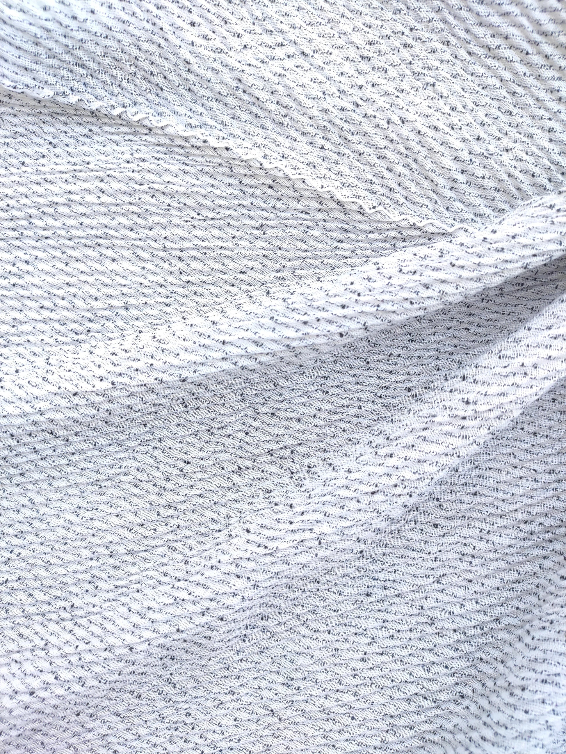 White and Black - Crimps Hijab